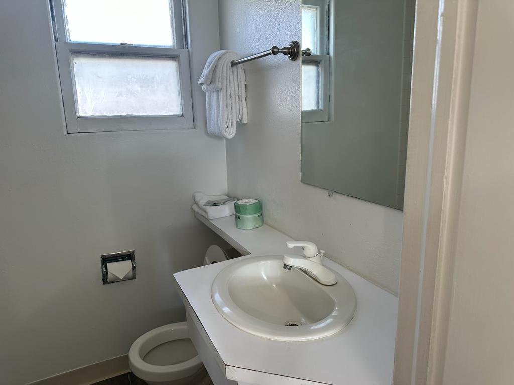 Ski'S Western Motel Great Falls Ngoại thất bức ảnh