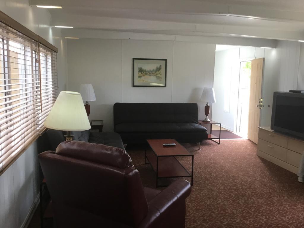 Ski'S Western Motel Great Falls Ngoại thất bức ảnh