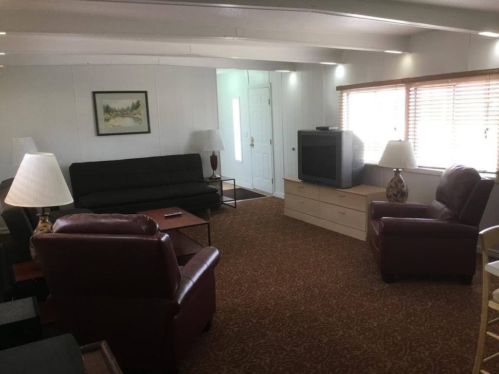 Ski'S Western Motel Great Falls Ngoại thất bức ảnh