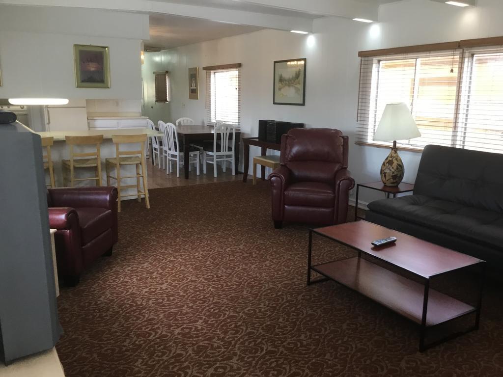 Ski'S Western Motel Great Falls Ngoại thất bức ảnh